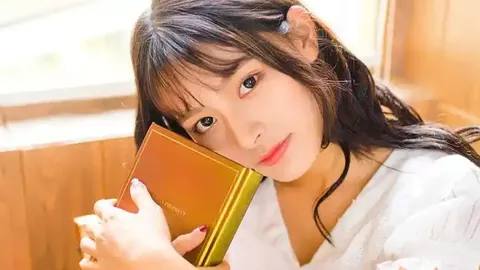 成都情侣遛130斤大猪