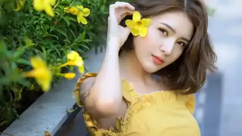 女警怀胎参加举重