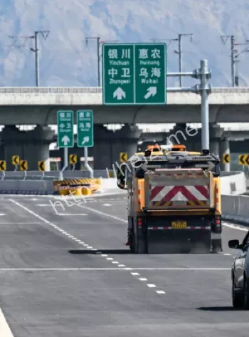 轿车对向车道碰撞原因