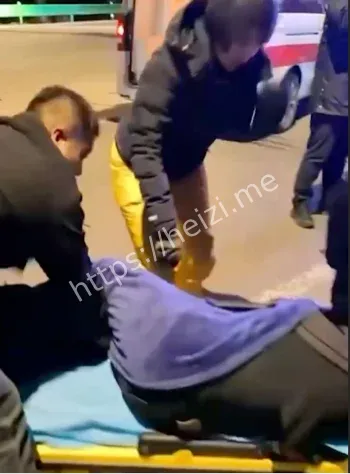 梧桐大道红绿灯车祸现场