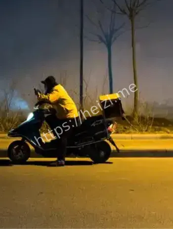 北京海淀外卖员坠楼后继续送单