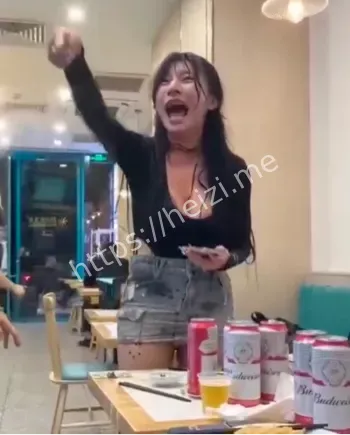 两位巨胸美女互殴现场