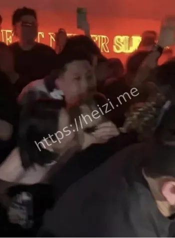 王嘉尔勾搭女粉丝