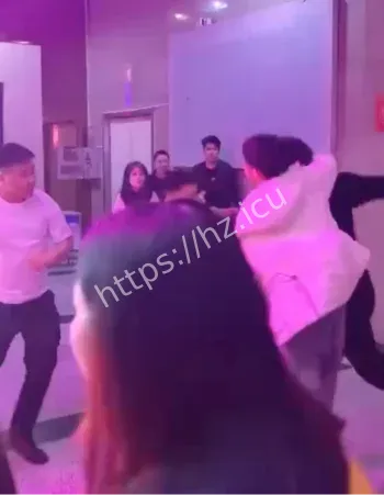 精神小伙1v3逆袭逆转